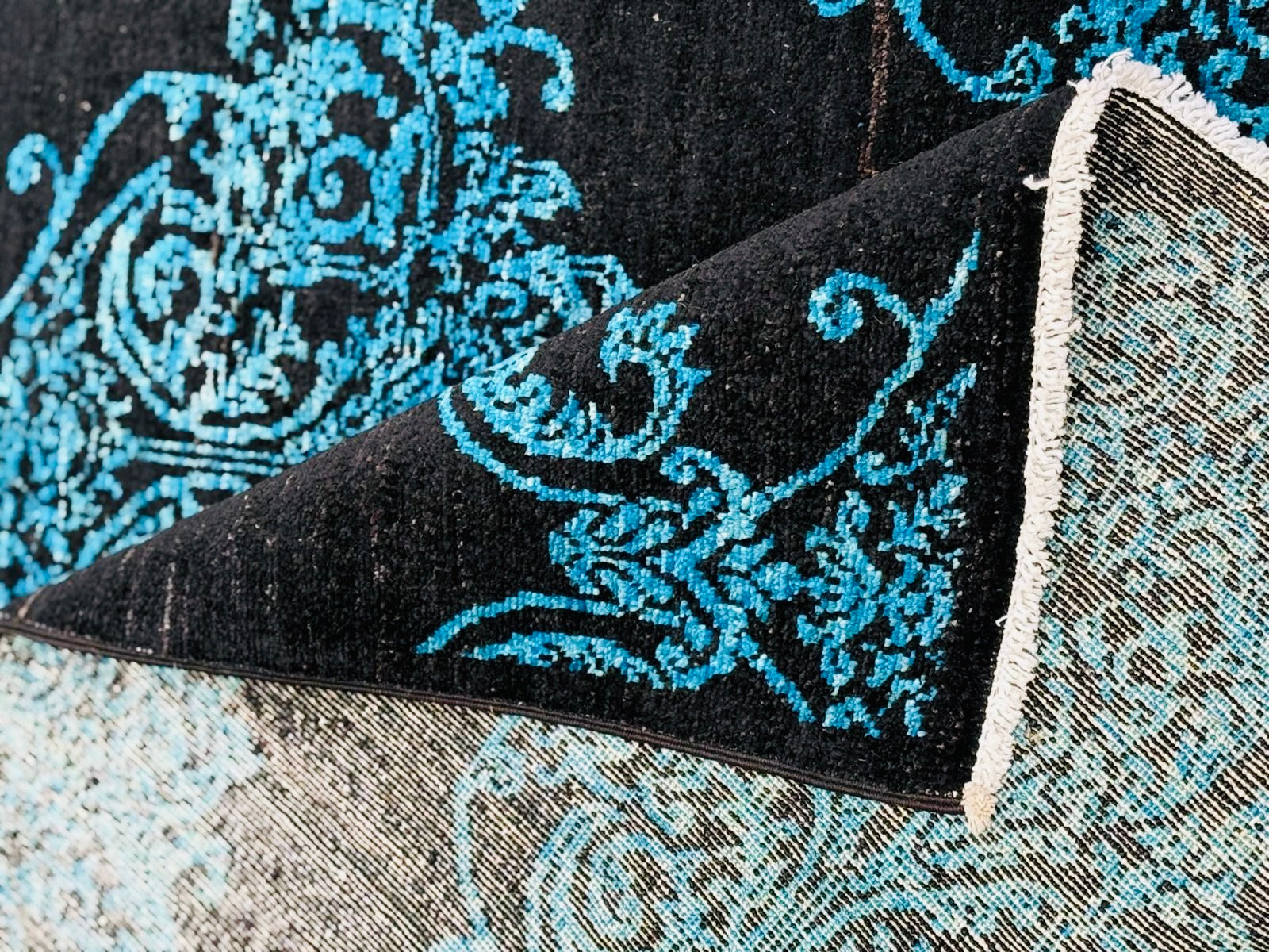 Hand Knotted Modern Wool Rug  240 CM x 171 CM SK# 2027