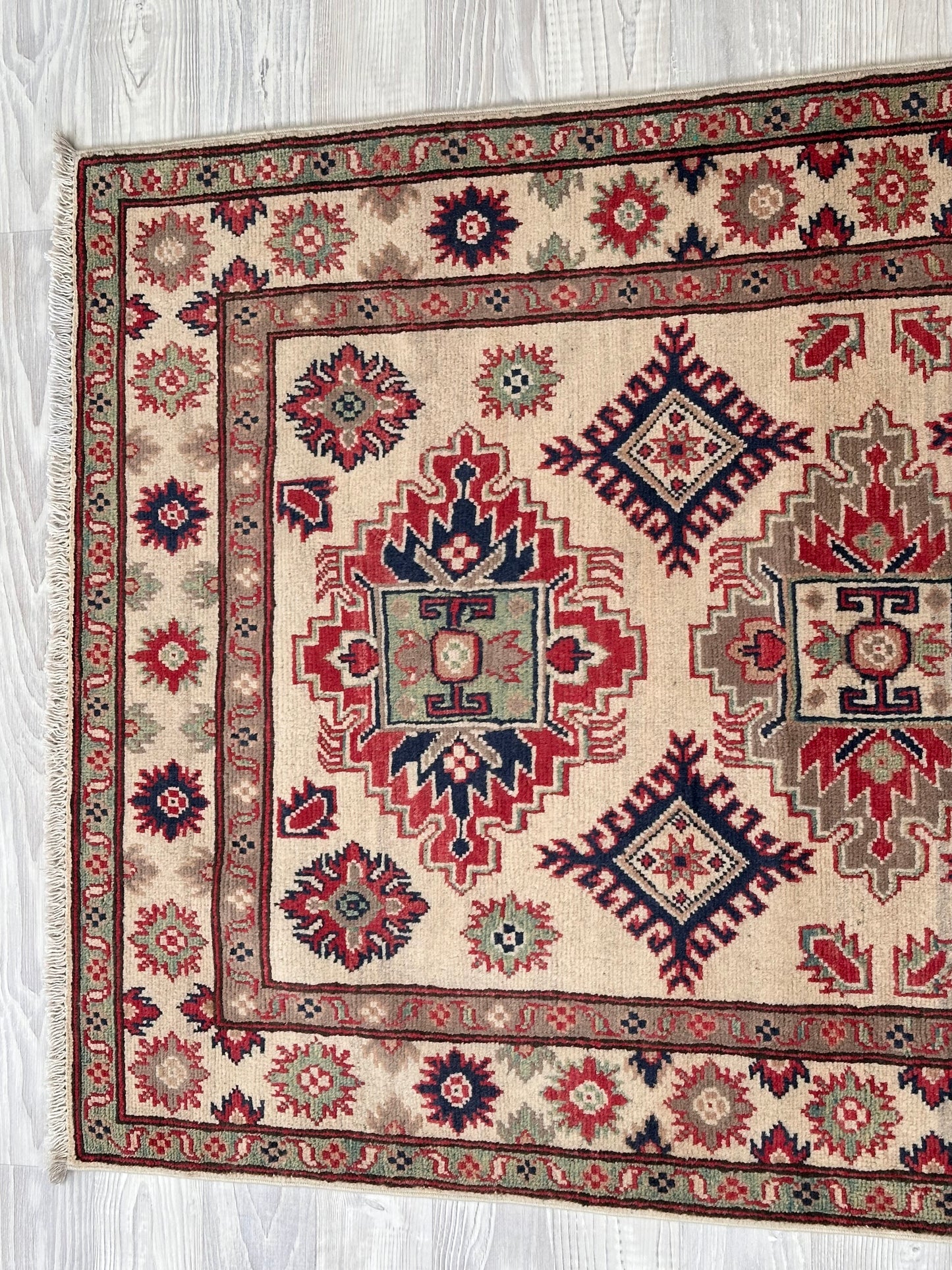 Handmade Traditional Kazak Rug ( 162 CM x 110 CM ) KSA#5039