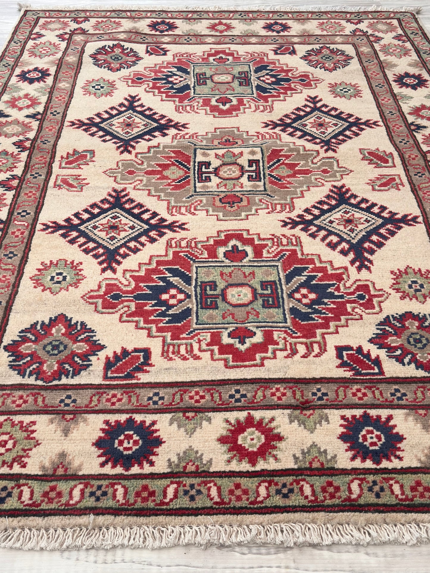 Handmade Traditional Kazak Rug ( 162 CM x 110 CM ) KSA#5039