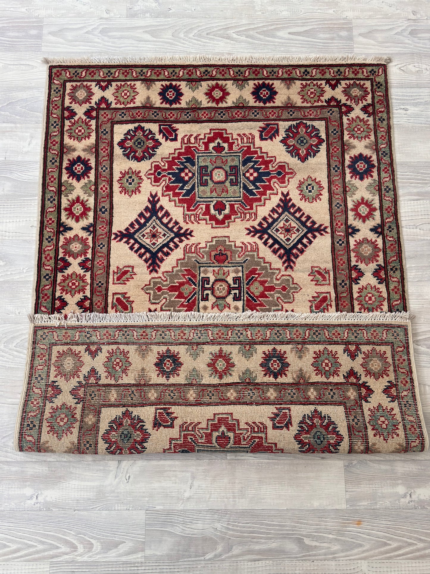 Handmade Traditional Kazak Rug ( 162 CM x 110 CM ) KSA#5039