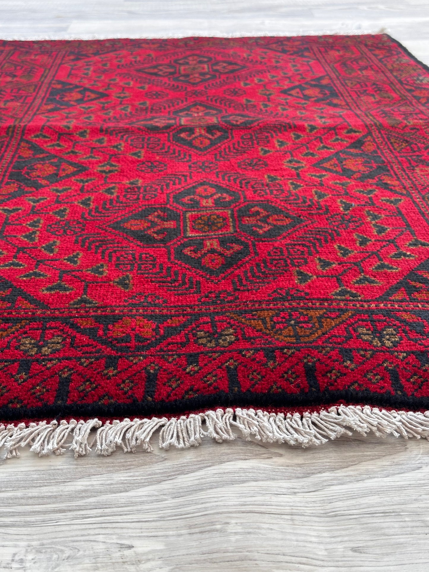 Handmade Red Colour Traditional Wool Rug 120 CM x 80 CM  KSA#5040