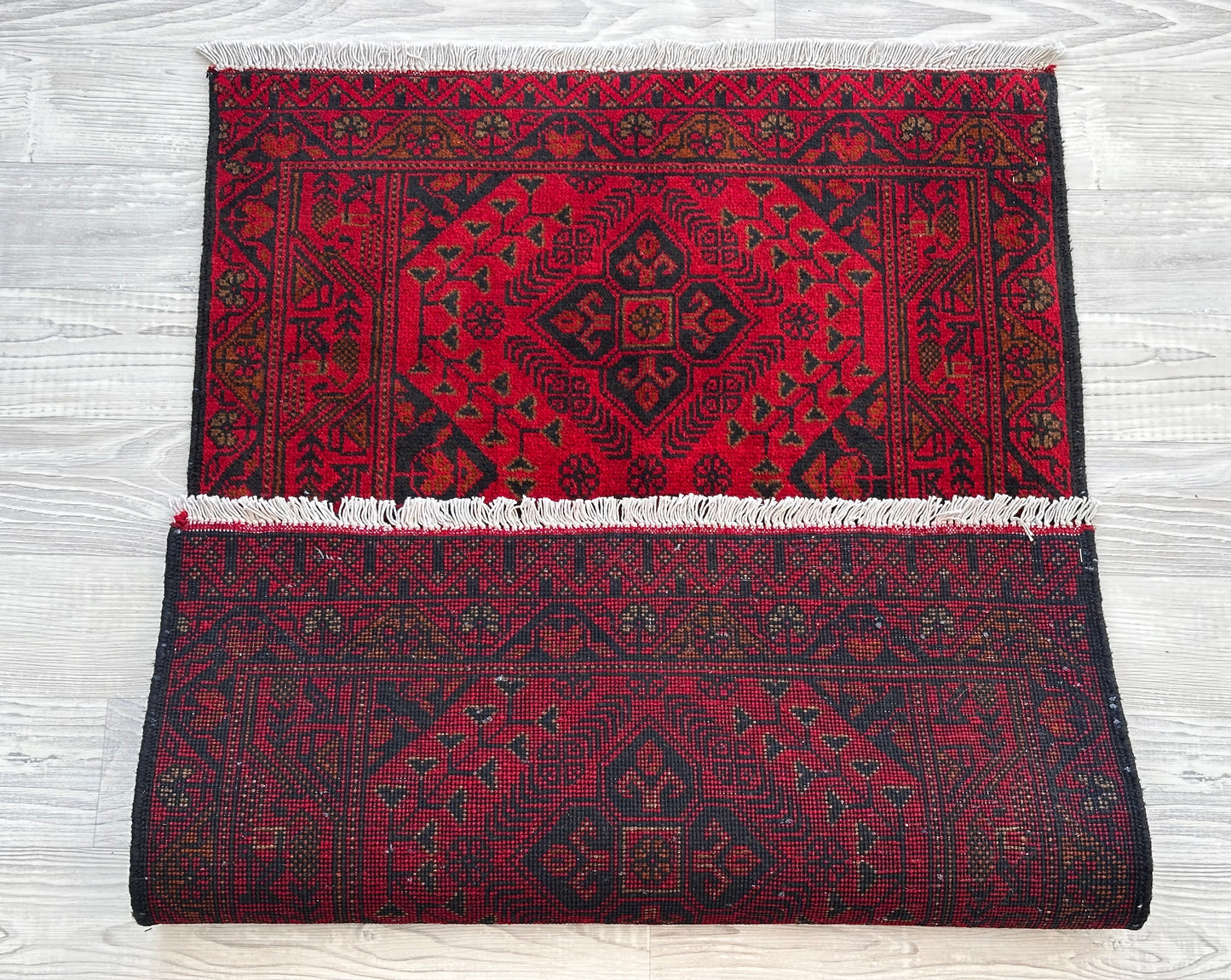 Handmade Red Colour Traditional Wool Rug 120 CM x 80 CM  KSA#5040