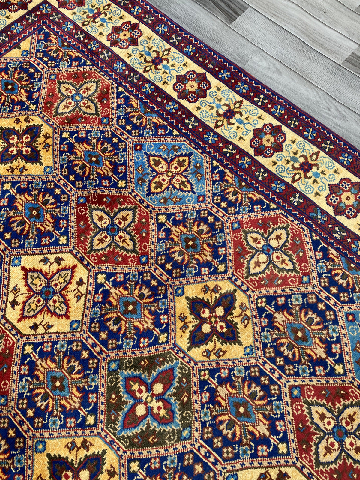 Hand Woven Traditional  Rug | 204 CM x 151 CM KSM # 3127