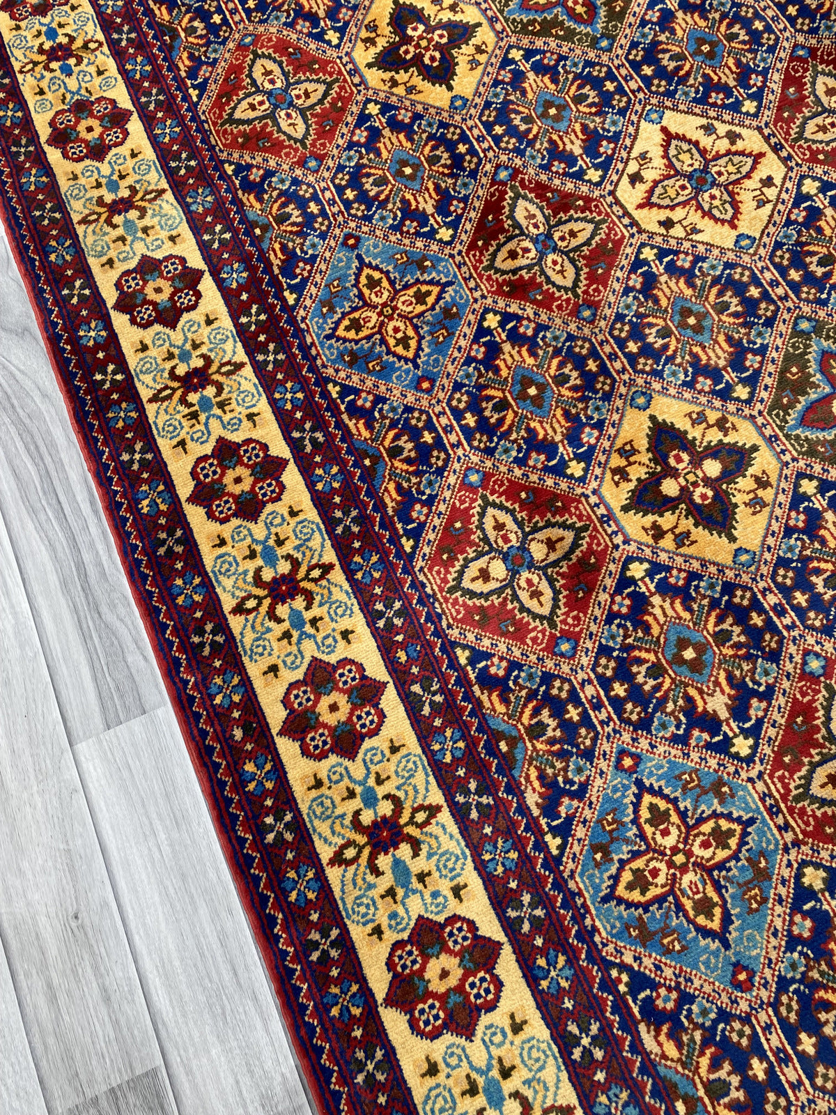 Hand Woven Traditional  Rug | 204 CM x 151 CM KSM # 3127