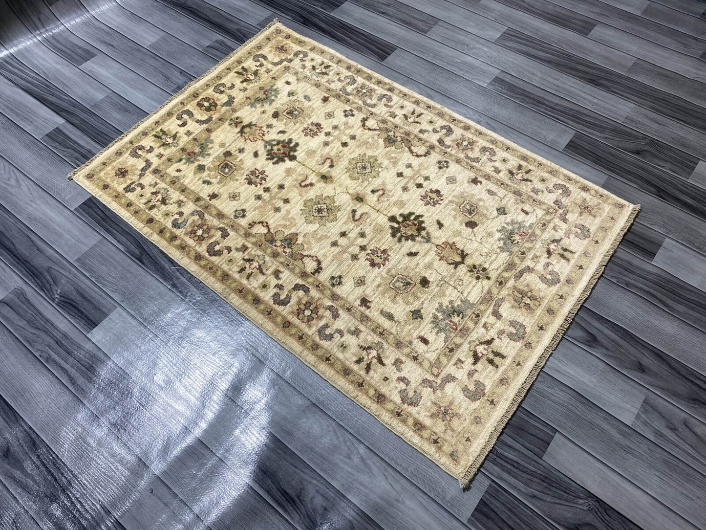 Handmade Fine Quality Chobi Wool Rug  ( 124 CM x 84 CM ) SK#1039