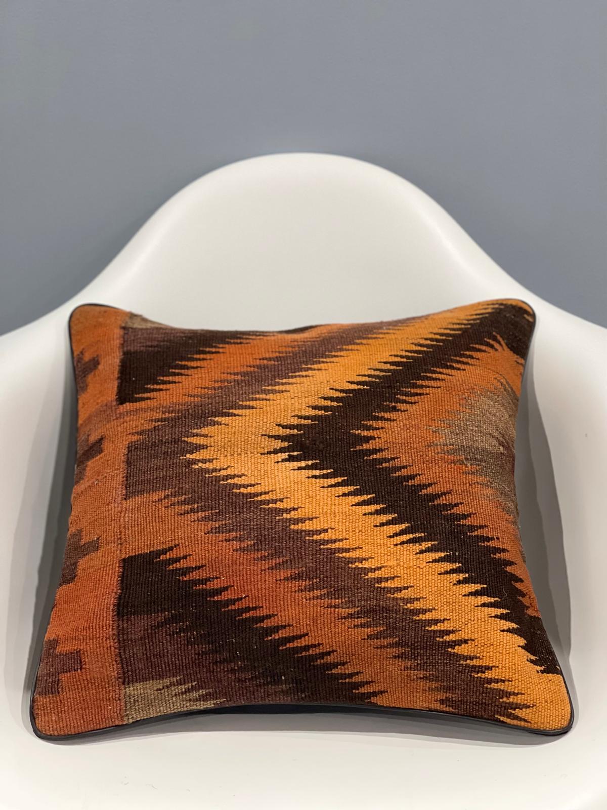 Traditional Cushion Cover 45cm X 45cm AF#607