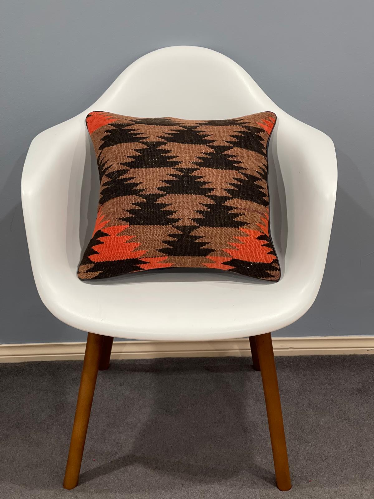 Traditional Cushion Cover 40cm X 40cm AF#608
