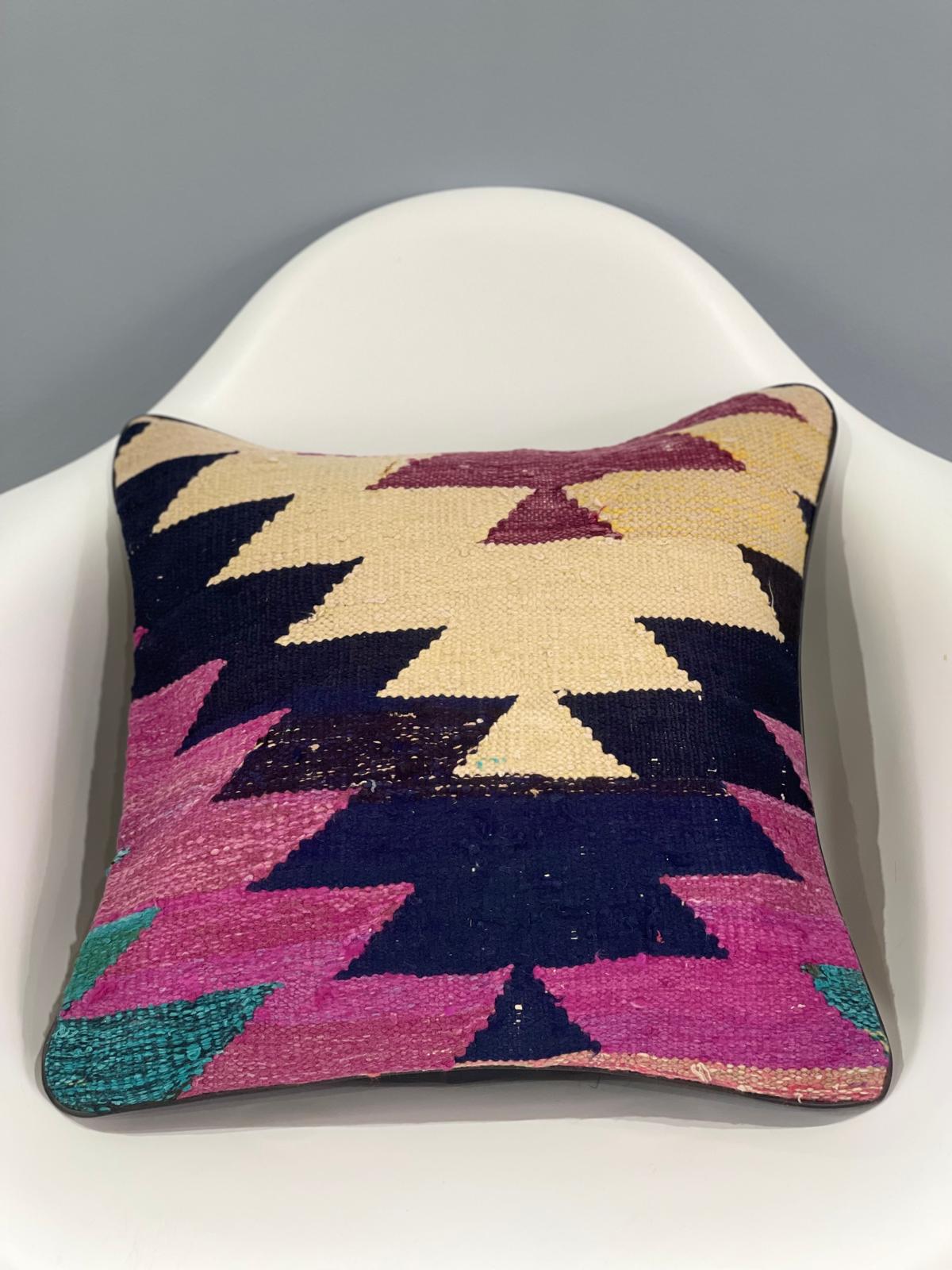 Traditional Cushion Cover 45cm X 45cm AF#622
