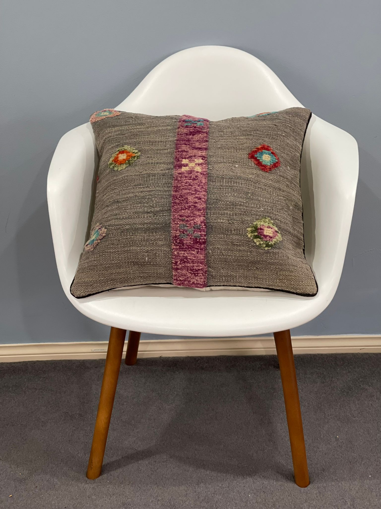 Modern Design Cushion Cover 50 CM x 50 CM AF#661